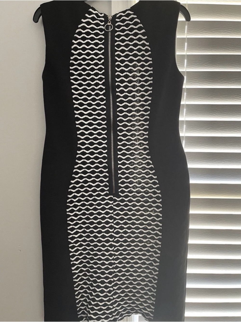 R&M Richards Women's Sleeveless Dress Black/white, Size 10 - Picture 3 of 4